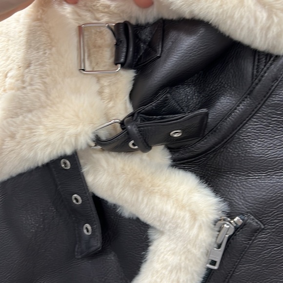 HELSA 80s Oversized Faux Shearling Jacket in Black - Picture 5 of 9